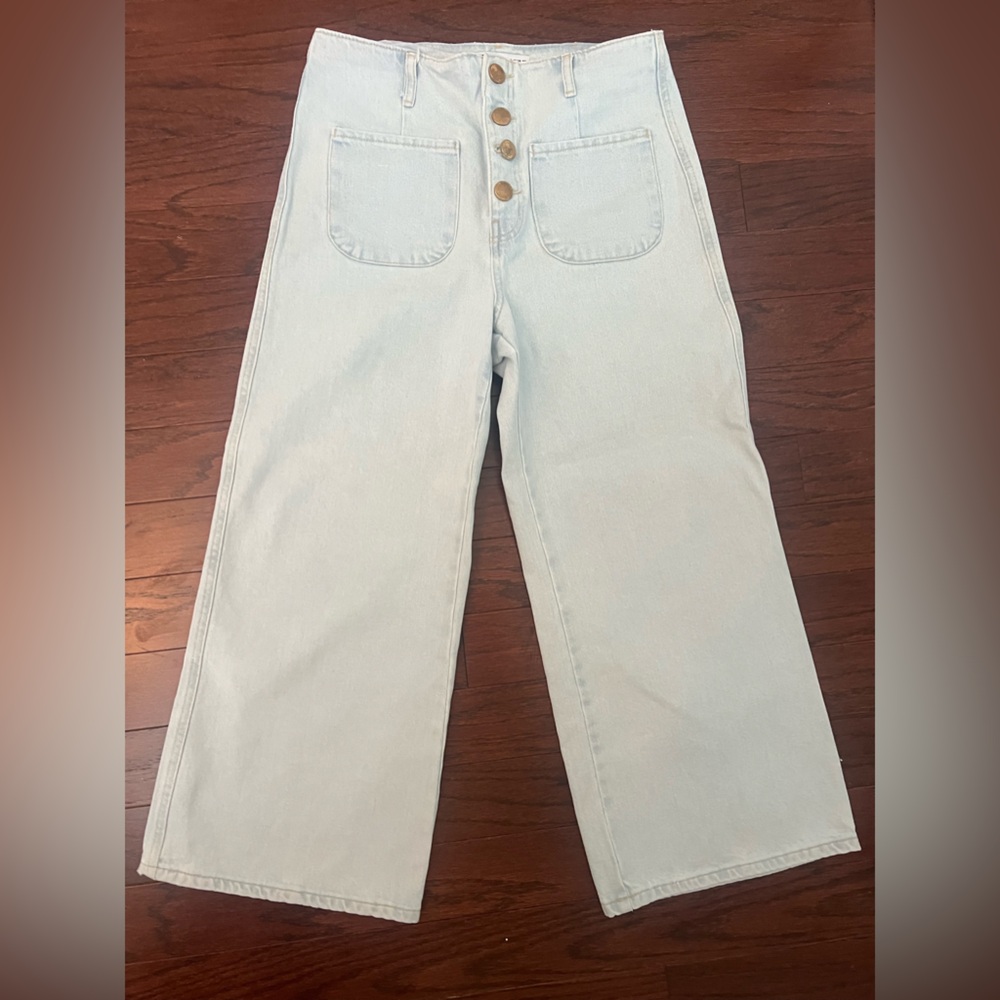 Zara light wash wide leg cropped denim jeans